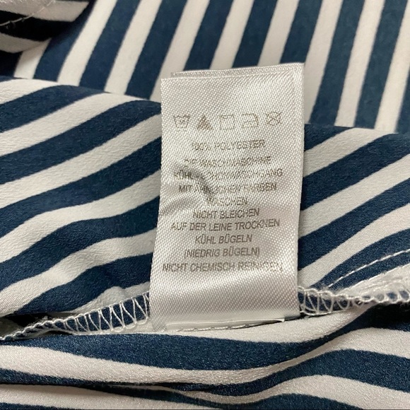 Navy White Stripe Sleeveless Blouse Top Medium Basic Layering Classic - Picture 9 of 11